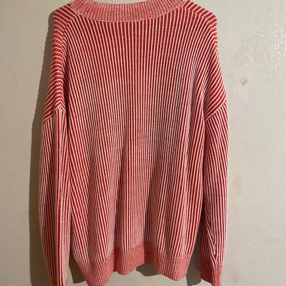 Cute Sweater 3/10$ add 3 marked items and offer 10$ - Picture 2 of 2